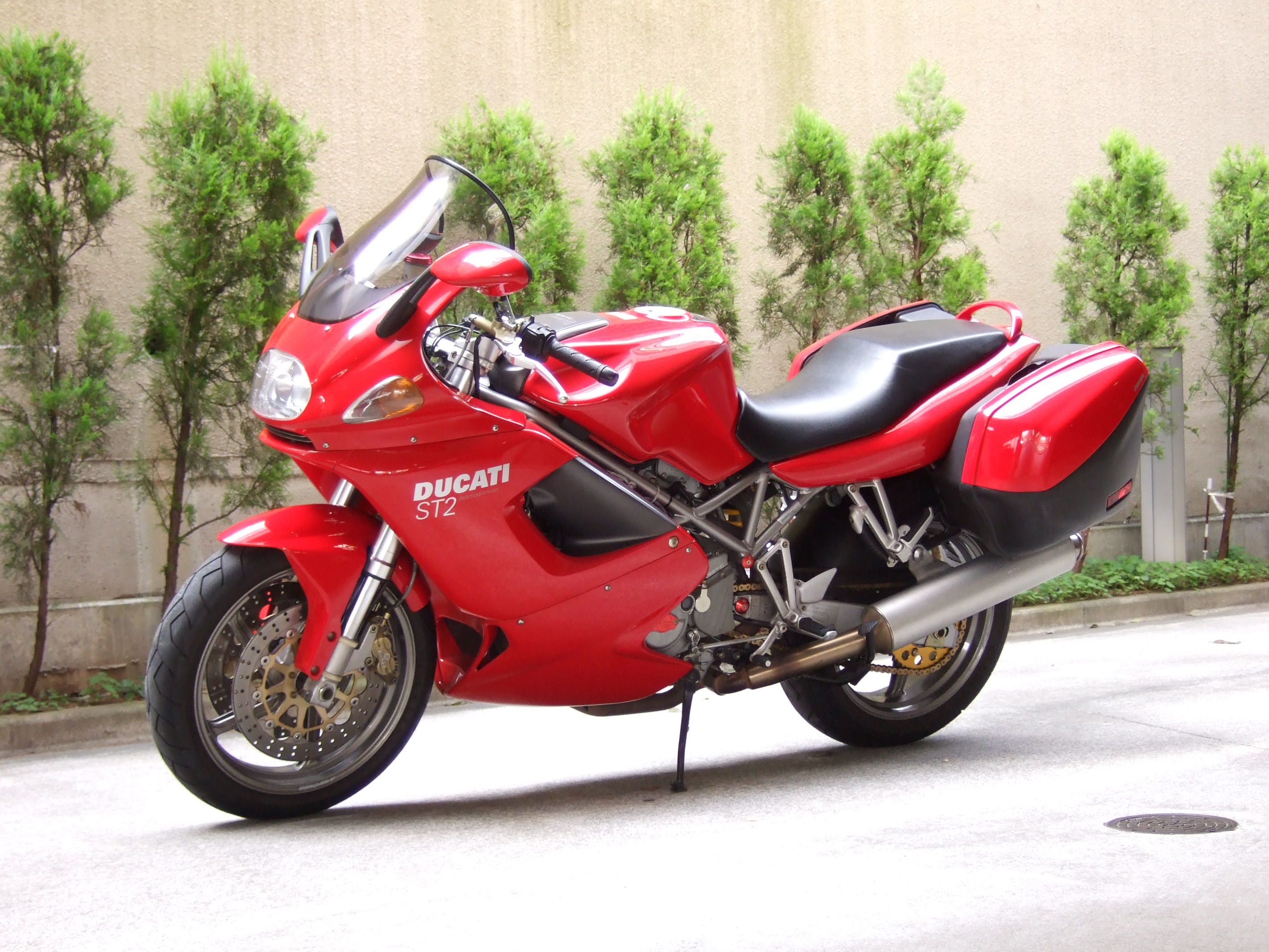 http://www.tenpos.co.jp/blog/DUCATI%20ST2.jpg